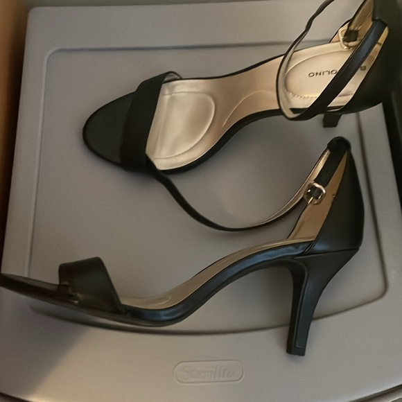 Black heals - Picture 3 of 5